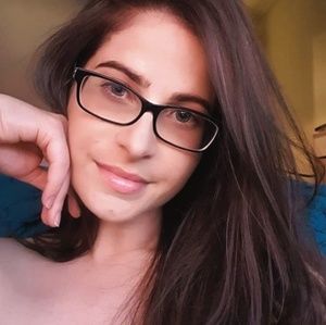 Meet your Posher, Cassandra